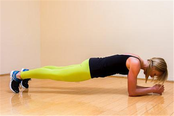 平板支撐姿勢不對(duì)的后果 平板支撐正確姿勢
