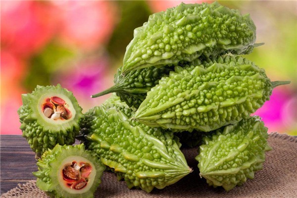 苦瓜要不要焯水 苦瓜要削皮嗎 苦瓜要不要焯水 苦瓜要削皮嗎