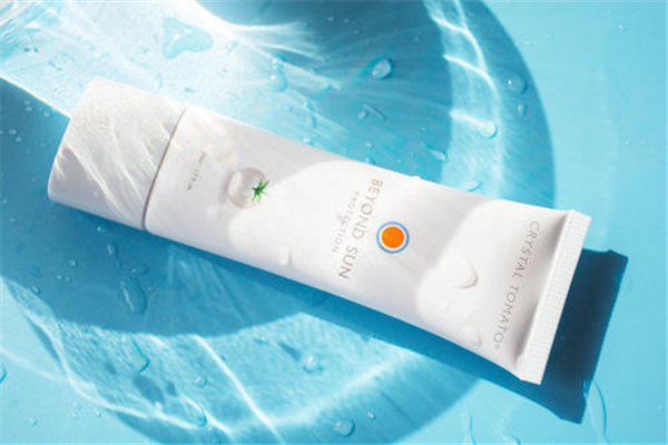 防曬霜和防曬噴霧有什么區(qū)別 防曬霜和防曬噴霧哪個(gè)好 防曬霜和防曬噴霧有什么區(qū)別 防曬霜和防曬噴霧哪個(gè)好