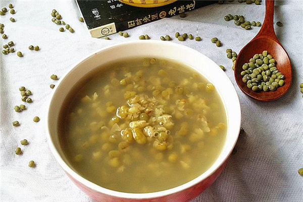 綠豆湯發(fā)燒時可以喝嗎 綠豆湯能退燒嗎 綠豆湯發(fā)燒時可以喝嗎 綠豆湯能退燒嗎