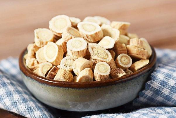 黃芪泡水喝會(huì)上火嗎 黃芪泡水一次放多少