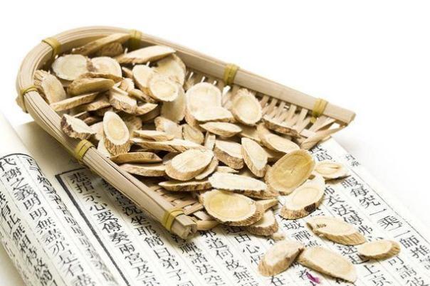 黃芪可以和菊花一起泡水喝嗎 黃芪可以和枸杞一起泡水喝嗎 黃芪可以和菊花一起泡水喝嗎 黃芪可以和枸杞一起泡水喝嗎