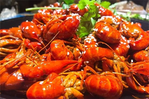 小龍蝦頭可以吃嗎 小龍蝦頭要不要剪掉