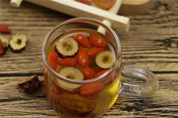 夏季什么泡水喝對身體好 夏季泡水喝什么好