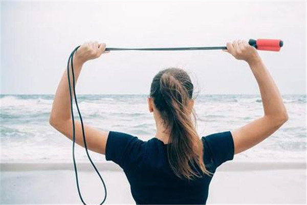 跳繩對(duì)身體有影響嗎 跳繩時(shí)要注意什么 跳繩對(duì)身體有影響嗎 跳繩時(shí)要注意什么