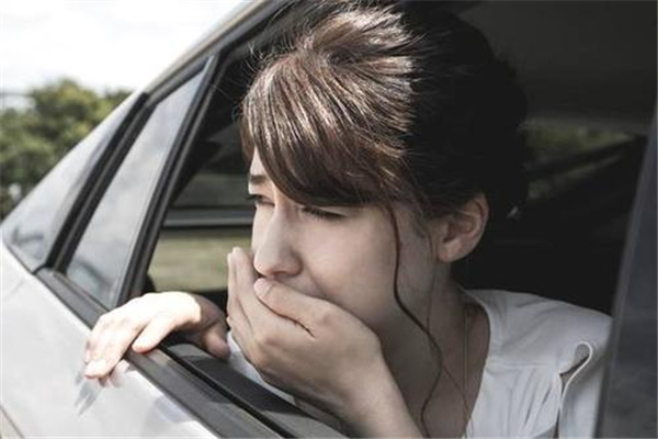 暈車想吐吐不出來(lái)怎么辦 暈車為什么會(huì)胃不舒服 暈車想吐吐不出來(lái)怎么辦 暈車為什么會(huì)胃不舒服