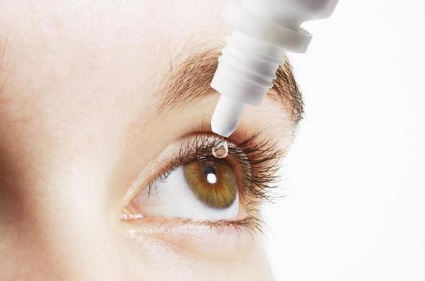眼藥水有害處嗎 經常用眼藥水對眼睛有傷害嗎