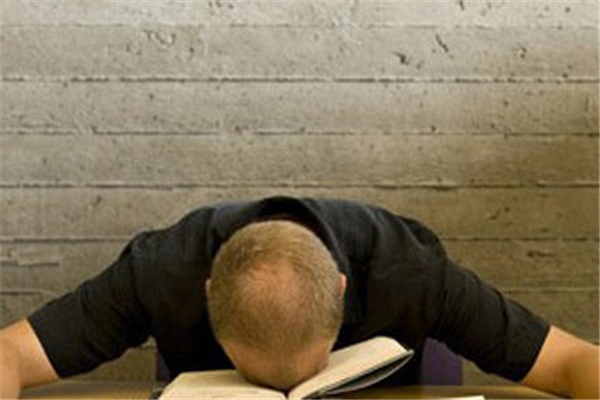 睡覺越睡越累怎么回事 睡覺時(shí)間過長會(huì)有什么影響