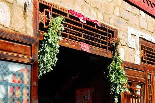 艾葉什么時(shí)候掛門(mén)上最好 艾葉掛門(mén)上的寓意