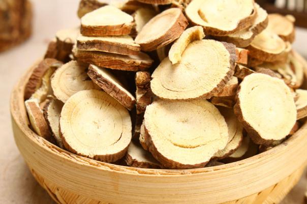 甘草能長期泡水喝嗎 甘草能和菊花一起泡水喝嗎 甘草能長期泡水喝嗎 甘草能和菊花一起泡水喝嗎