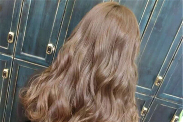 染發(fā)后幾天可以洗頭 染發(fā)后洗頭要用洗發(fā)水嗎 染發(fā)后幾天可以洗頭 染發(fā)后洗頭要用洗發(fā)水嗎