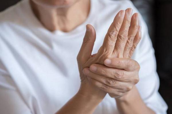 風(fēng)濕病會(huì)傳染他人嗎 風(fēng)濕病會(huì)發(fā)燒嗎 風(fēng)濕病會(huì)傳染他人嗎 風(fēng)濕病會(huì)發(fā)燒嗎