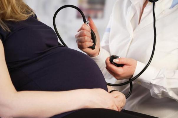 孕期高血壓會早產(chǎn)嗎 孕期高血壓會導致胎兒偏小嗎