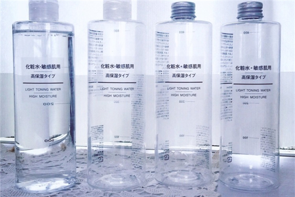 化妝水用后有刺痛感什么原因 化妝水洗完臉后用嗎 化妝水用后有刺痛感什么原因 化妝水洗完臉后用嗎