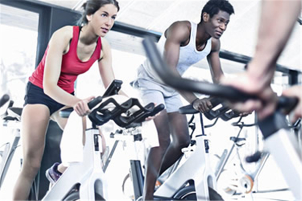 動感單車減肥效果好還是跑步機效果好 動感單車減肥一個月能瘦多少