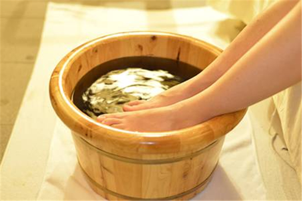 泡腳什么時間泡腳最好 泡腳能去除濕氣寒氣嗎 泡腳什么時間泡腳最好 泡腳能去除濕氣寒氣嗎