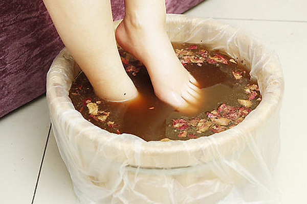 泡腳泡多長時(shí)間合適 泡腳泡出一身汗好不好 泡腳泡多長時(shí)間合適 泡腳泡出一身汗好不好
