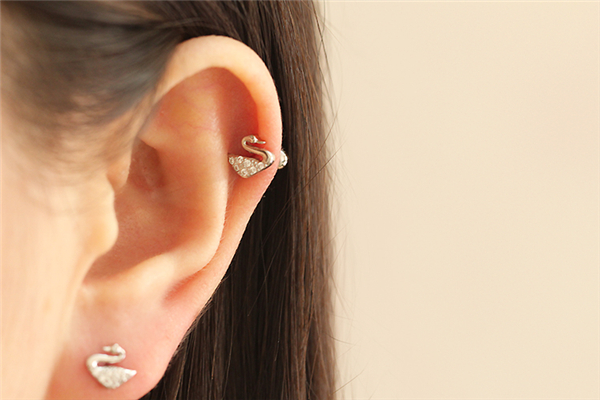 打耳洞要多長時(shí)間才能摘耳釘 打耳洞后怎么護(hù)理