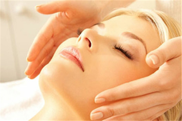 夏季肌膚容易出現(xiàn)的問題 夏季肌膚護(hù)理要點