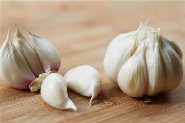 大蒜對肝臟有傷害嗎 大蒜對痛風(fēng)有影響嗎 大蒜對肝臟有傷害嗎 大蒜對痛風(fēng)有影響嗎