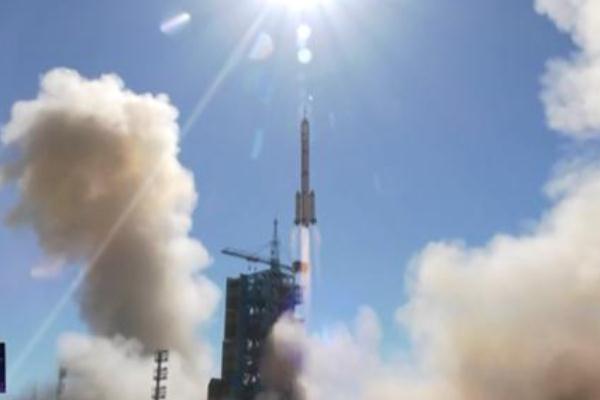 神十二返回艙將于東風著陸場著陸 搜救分隊已準備21年 神十二返回艙將于東風著陸場著陸 搜救分隊已準備21年