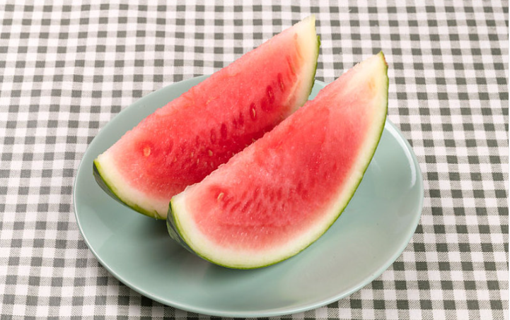 冰鎮(zhèn)西瓜能放多久 冰鎮(zhèn)西瓜的危害 冰鎮(zhèn)西瓜能放多久 冰鎮(zhèn)西瓜的危害