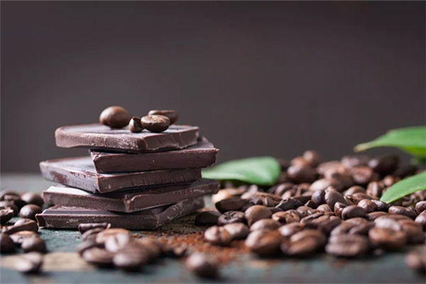 黑巧克力可以提神醒腦嗎 黑巧克力有咖啡成分嗎 黑巧克力可以提神醒腦嗎 黑巧克力有咖啡成分嗎