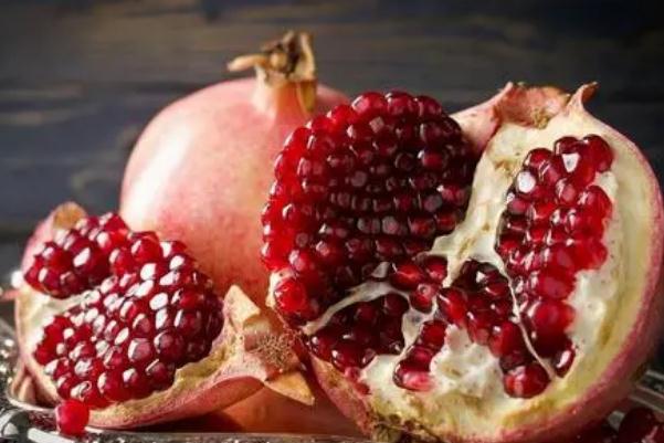 吃石榴的好處與功效 吃石榴的季節(jié)是幾月份 吃石榴的好處與功效 吃石榴的季節(jié)是幾月份