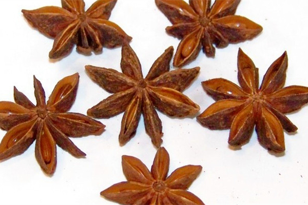 八角有白霜怎么回事 八角有白霜能吃嗎 八角有白霜怎么回事 八角有白霜能吃嗎