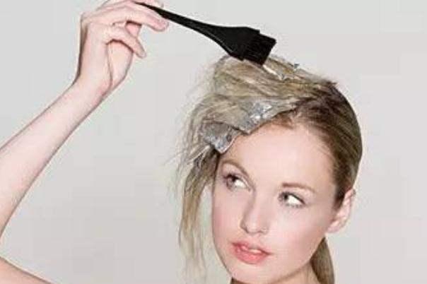 染發(fā)劑的危害性有多大 染發(fā)劑的致癌物是哪種成分 染發(fā)劑的危害性有多大 染發(fā)劑的致癌物是哪種成分