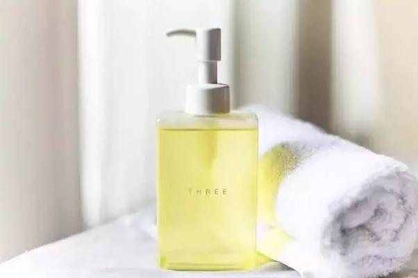 用卸妝油長(zhǎng)閉口了怎么辦 用卸妝油爆痘怎么辦 用卸妝油長(zhǎng)閉口了怎么辦 用卸妝油爆痘怎么辦