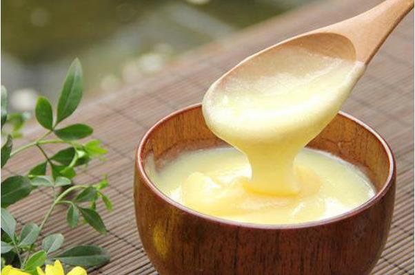 蜂王漿是怎樣生產(chǎn)出來(lái)的 蜂王漿是什么味道才是正宗的