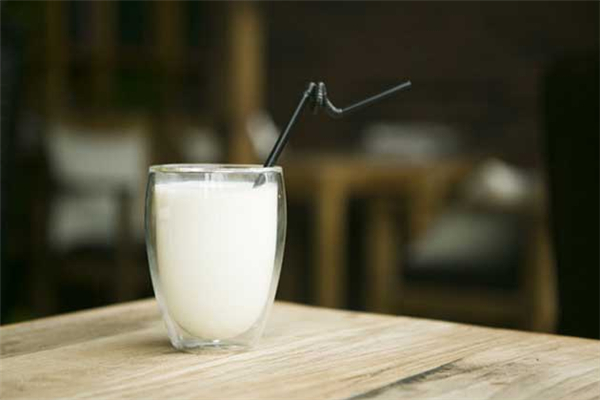 羊奶要煮開了喝嗎 羊奶煮沸了還有營養(yǎng)嗎 羊奶要煮開了喝嗎 羊奶煮沸了還有營養(yǎng)嗎