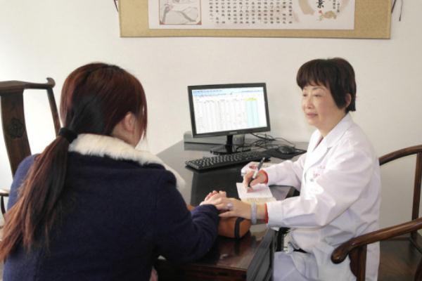 把脈可以看出宮寒嗎 把脈可以看出濕氣重么 把脈可以看出宮寒嗎 把脈可以看出濕氣重么