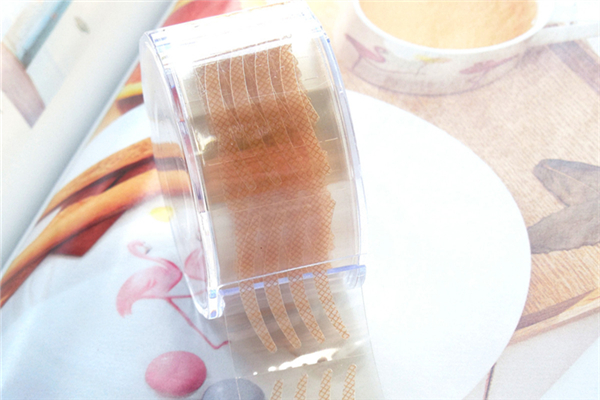 雙眼皮貼會導(dǎo)致眼皮松弛嗎 雙眼皮貼貼久了有害嗎 雙眼皮貼會導(dǎo)致眼皮松弛嗎 雙眼皮貼貼久了有害嗎