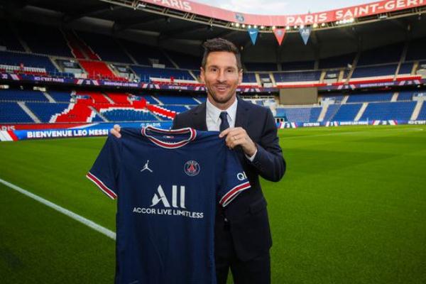 梅西選擇30號球衣亮相巴黎主場秀顛球 踢足球?qū)ι眢w的好處 梅西選擇30號球衣亮相巴黎主場秀顛球 踢足球?qū)ι眢w的好處