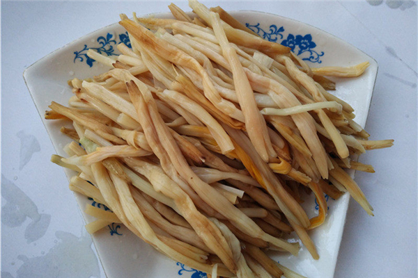 黃花菜長蟲子了可以吃嗎 黃花菜壞了是什么樣的 黃花菜長蟲子了可以吃嗎 黃花菜壞了是什么樣的