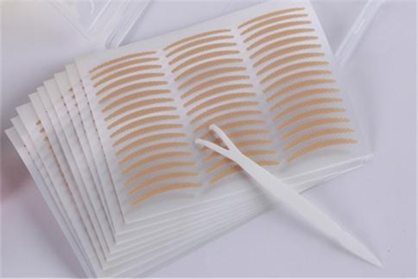 雙眼皮貼貼在哪個(gè)位置最好 雙眼皮貼貼不上去怎么辦 雙眼皮貼貼在哪個(gè)位置最好 雙眼皮貼貼不上去怎么辦