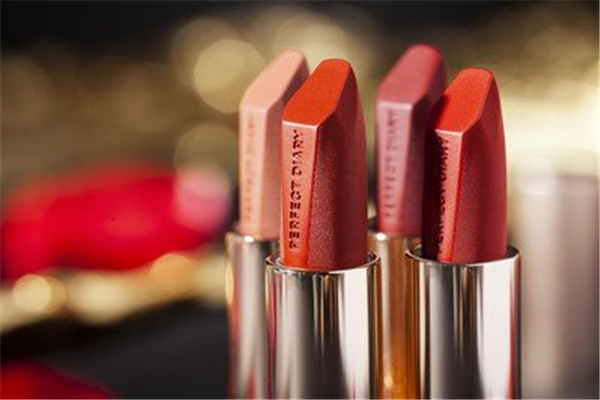 完美日記適合素顏的口紅 完美日記賣的最火的兩個色號 完美日記適合素顏的口紅 完美日記賣的最火的兩個色號