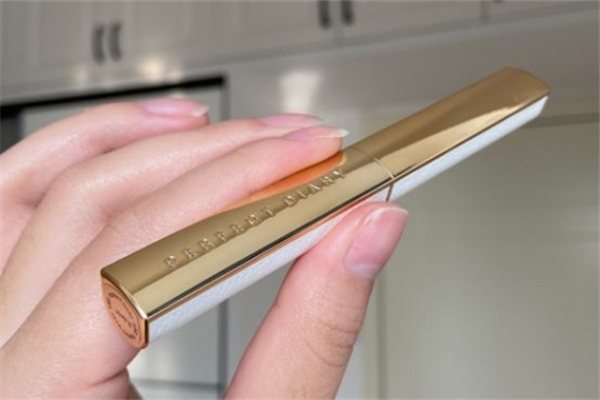 完美日記小細(xì)跟禮盒多少錢 完美日記小細(xì)跟口紅介紹 完美日記小細(xì)跟禮盒多少錢 完美日記小細(xì)跟口紅介紹