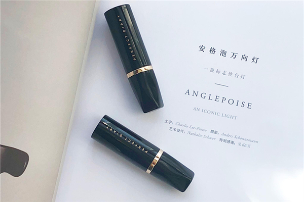 完美日記小黑鉆真假對(duì)比 完美日記小黑鉆干不干 完美日記小黑鉆真假對(duì)比 完美日記小黑鉆干不干