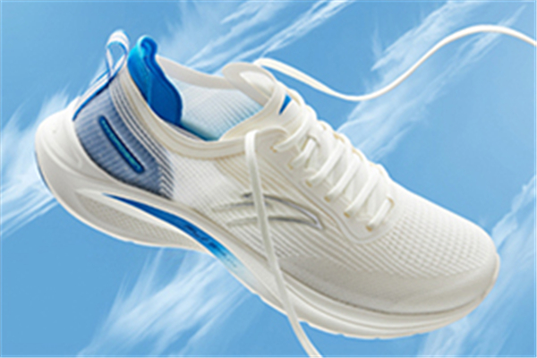 安踏是什么檔次的牌子 安踏和李寧哪個(gè)質(zhì)量好