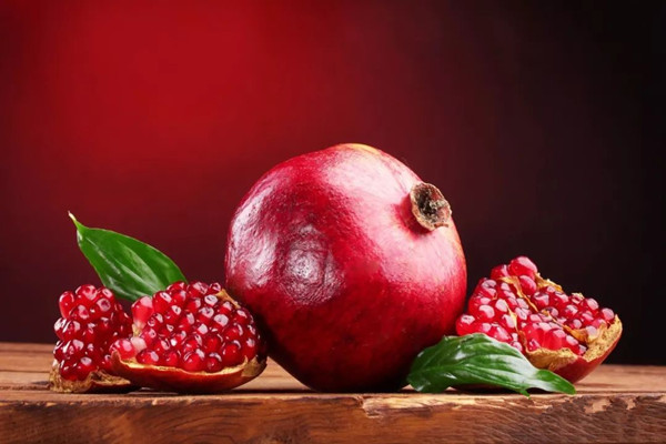 石榴皮可以煮水喝嗎 石榴皮煮水的功效與作用 石榴皮可以煮水喝嗎 石榴皮煮水的功效與作用