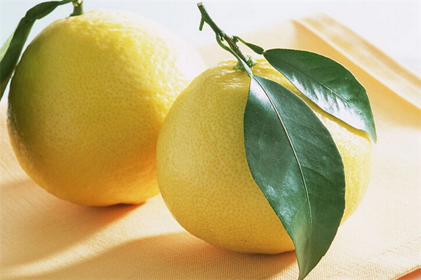 柚子的含糖高嗎 柚子適合糖尿病人吃嗎