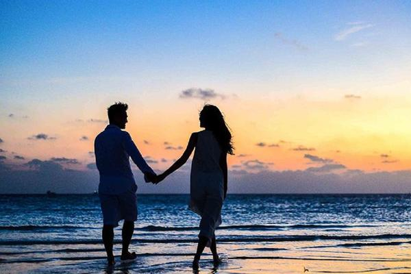 男子出車禍接孕妻電話求消防別出聲 妻子懷孕丈夫應該做什么 男子出車禍接孕妻電話求消防別出聲 妻子懷孕丈夫應該做什么