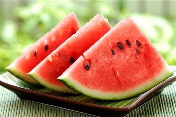 小伙為減肥吃冰西瓜進ICU 隔夜冰西瓜能吃嗎