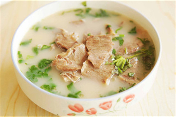 羊肉湯用哪個部分的羊肉 羊肉湯的做法及配料 羊肉湯用哪個部分的羊肉 羊肉湯的做法及配料