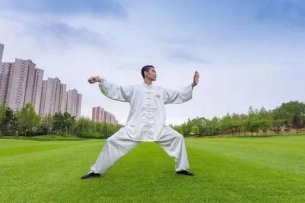 打太極拳會(huì)損傷膝關(guān)節(jié)嗎 下肢靜脈曲張適合打太極拳嗎 打太極拳會(huì)損傷膝關(guān)節(jié)嗎 下肢靜脈曲張適合打太極拳嗎