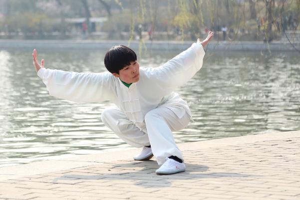 打太極拳會(huì)損傷膝關(guān)節(jié)嗎 下肢靜脈曲張適合打太極拳嗎 打太極拳會(huì)損傷膝關(guān)節(jié)嗎 下肢靜脈曲張適合打太極拳嗎