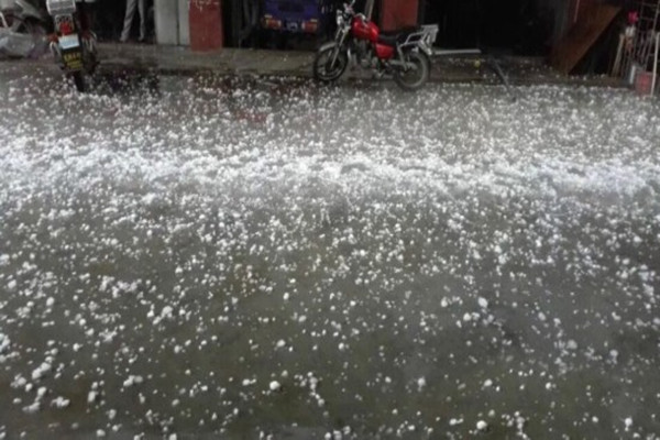 黑龍江哈爾濱大慶突降冰雹 戶(hù)外突遇冰雹如何自救 黑龍江哈爾濱大慶突降冰雹 戶(hù)外突遇冰雹如何自救